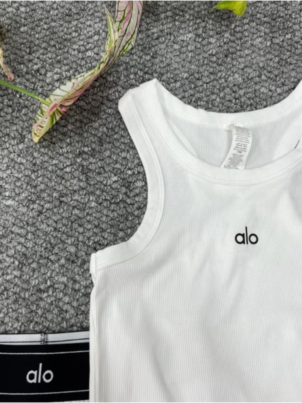 ALO Yoga White Ribbed Crop Tank Top - Picture 2 of 4